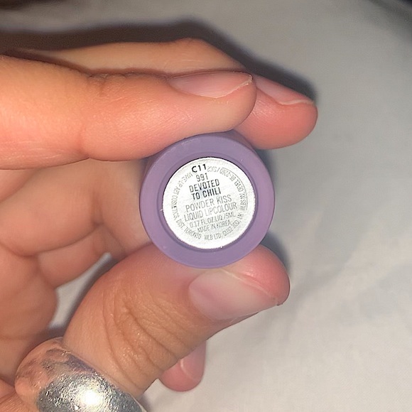 "DEVOTED TO CHILI" POWDER KISS LIQUID LIPCOLOUR by MAC - Picture 2 of 3
